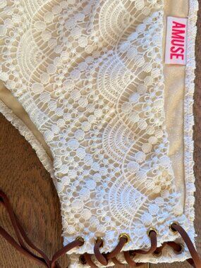 Amuse Society Mid Rise Cheeky Bikini Bottoms | Size S | White, Brown